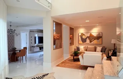 Altíssimo padrão de acabamento e decoração- disponível para locação anual, totalmente mobiliada e decorada.