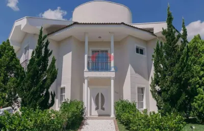 Casa em condomínio com 3 suítes, edícula gourmet e garagem em jardim vila paradiso.