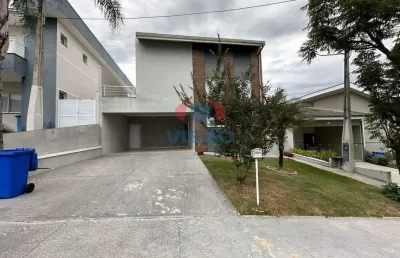 Casa com 3 quartos, 2 suítes e 2 vagas cobertas em condomínio terra magna para locação!