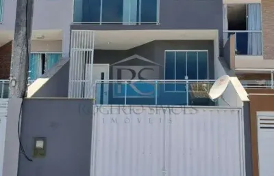 Otima casa com 03 quartos, sendo 01 suite 02 vagas cobertas de garagem - jardim vitoria macae-rj