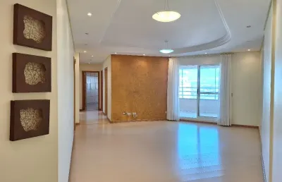 Belíssimo apartamento, andar alto, amplo e bem localizado no cristo rei