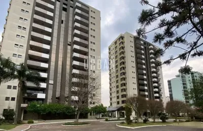 Amplo apartamento com 03 dormitórios, sendo 03 suítes, escritório, sal