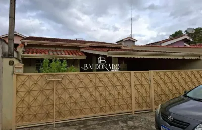 Casa em joanópolis sp à venda centro da cidade 220m² 2 quartos