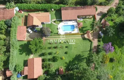Casa em piracaia sp à venda à beira da represa em condomínio
