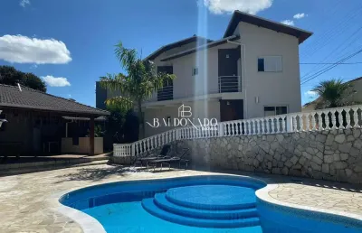 Casa à venda em extrema com 3 dormitórios, closet. piscina, área gourmet proximo ao centro