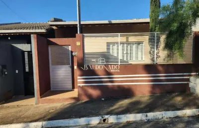 Casa em extrema a venda com 2 dormitórios, piscina, churrasqueira, garagem para 2 carros