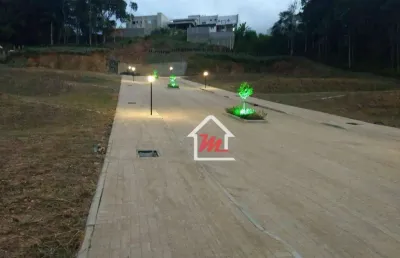 Terreno em condomínio fechado já com projeto incluso, no bairro agua verde em blumenau.