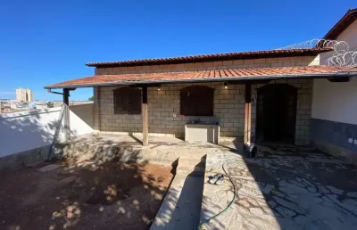 Casa com 2 quartos para alugar na glocínia, 1, santo andré, belo horizonte por r$ 3.500