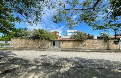 Linda casa com 05 quartos 03 suítes, terreno 754m2 no jiquiá