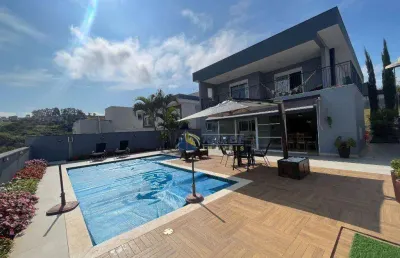 Sobrado à venda no interior a 80km de são paulo, com 4 suítes, piscina, área  gourmet em condomínio fechado vale das águas em bragança paulista!