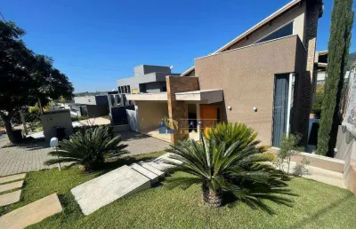 Casa à venda no condomínio tipo clube vale das águas com 4 dorms, área gourmet, 700m² de terreno com belíssimo quintal com piscina, jardim e pomar