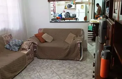 Casa germinada bairro de vila mirim a 200 metros da praia