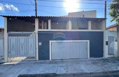 Casa a venda na vila souto, com 3 quartos, garagem para 10 carros, próximo a bernadinho de campos e a academia vida
