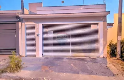 Casa a venda no jardim olímpico, com 3 quartos, sendo 1 suíte e garagem para 2 carros,