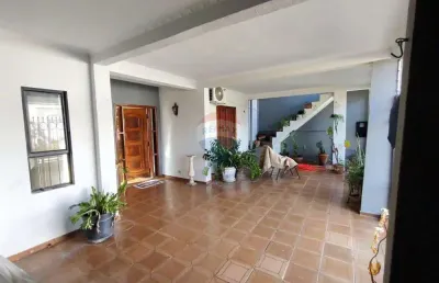 Sobrado à venda na vila souto  4 quartos com 2 suítes 1 sala 1 copa  1 cozinha e garagem para 3 carros