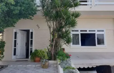 Casa com 4 quartos à venda na papa joão 23, 262, coqueiros, florianópolis por r$ 2.350.000