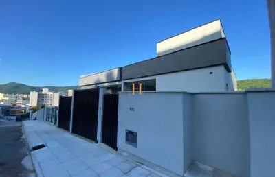 Casa com 3 quartos à venda na rua acelon eduardo da silva, 257, córrego grande, florianópolis por r$ 2.190.000
