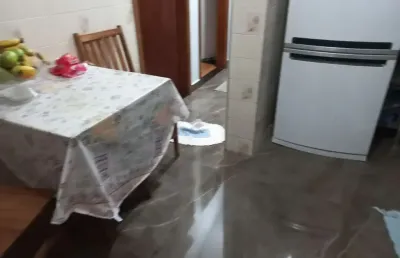 Sobrado com 2 dormitórios, com saldo comercial na parte de baixo