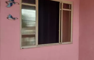 Essa cabe no seu bolso , aceita-se financiamento , aprovo o seu crédito , é a casa mais barata da zona norte