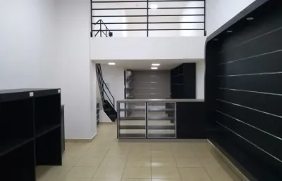 Linda loja montada com banheiro privativo e moveis planejados