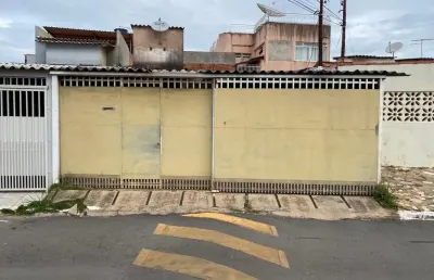 Na qr 406 - casa de 03 quartos - ótima localização - qd. valorizada. ac. financ.