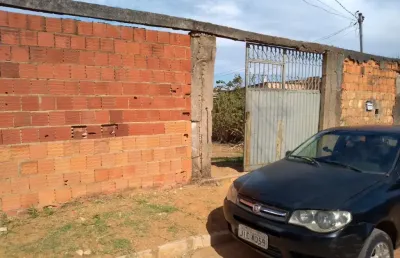 Lote de 300m² - com duas kits. sol nascente - condomínio gênesis