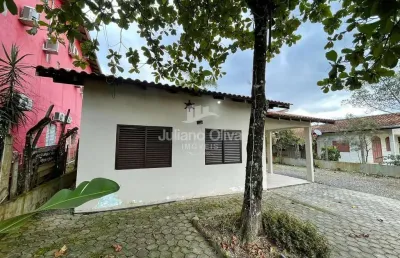 Casa à venda à 200m do mar  - ao lado do riviera santa maria