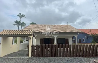 Casa com 1 suíte a 370m do mar, barra do saí - itapoá/sc
