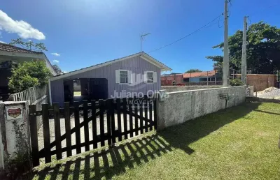 Casa com 3 dormitórios à 280 metros da praia na barra do saí