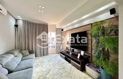 Sobrado de luxo com 5 suites no condominio ibiti royal park