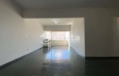 Apartamento com 3 quartos para alugar na Rua Professor Toledo, 235, Centro, Sorocaba