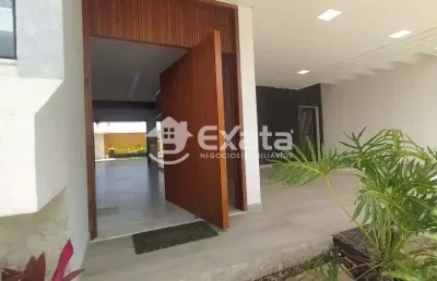 Sobrado com 03 suites, 4 vagas de garagem e piscina
