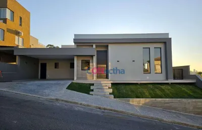 Casa térrea com excelente padrão de construção e lazer completo