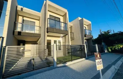 Sobrado com  03 quartos ( 01 suite) a 300 metros do mar!