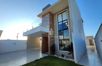 Sobrado com  02 quartos + 01 suite + 01 demi-suite a 250 metros da praia