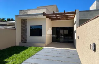 Casa com 03 dormitórios (sendo 01 suíte) na região central!