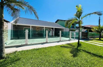 Casa com 04 dormitórios (01 suíte) + piscina, à  50 metros da praia