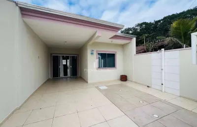 Excelente casa com 03 dormitórios (sendo 01 suíte) no balneário cambiju!