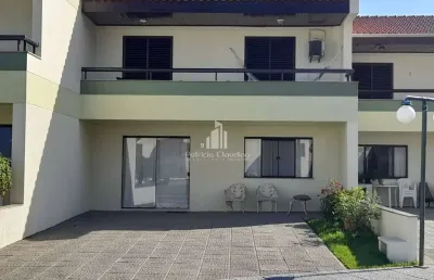 Sobrado dentro de condomínio frente para o mar com 145m²