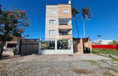 Excelente apartamento com 03 quartos (01 suíte), á poucos metros da praia