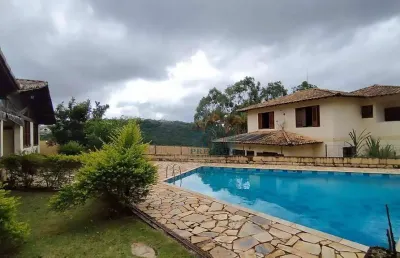 Casa estilo colonial em condomínio fechado -são pedro