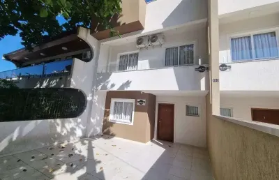 Casa com 3 quartos à venda na Rua Padre Donato, 805, Centro, Guaratuba