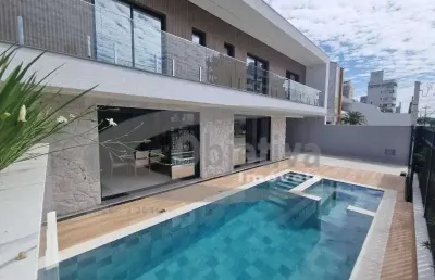Casa central nova pronta para morar pertinho da praia