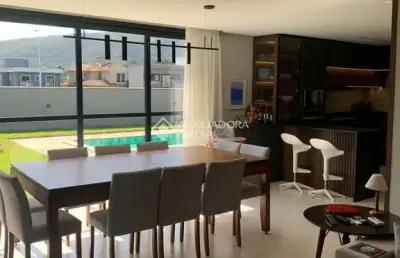 Casa em condomínio fechado com 4 quartos à venda na avenida red park, 980, são joão do rio vermelho, florianópolis, 275 m2 por r$ 2.385.000