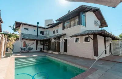Casa com 4 quartos à venda na rua dos tucunarés, 30, jurerê internacional, florianópolis, 520 m2 por r$ 6.400.000