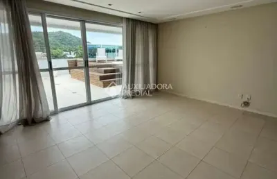 Cobertura com 4 quartos à venda na avenida dos dourados, 1270, jurerê internacional, florianópolis, 198 m2 por r$ 2.700.000