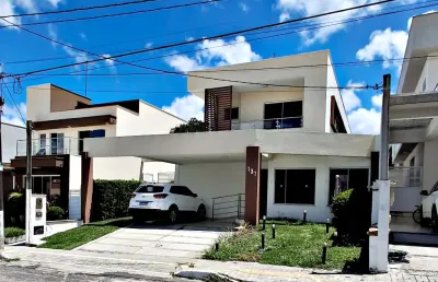 Belíssima casa em condomínio fechado para você viver seus melhores sonhos !