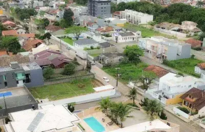 Vende-se casa com 4 suítes² | ampla área de terreno c/ piscina por r$ 2.399.000 - itacolomi - balneário piçarras/sc