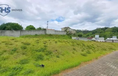 Terreno a venda no condomínio residencial de alto padrão.