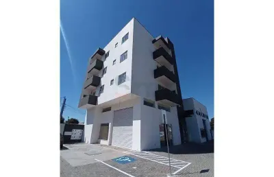 Sala comercial nova de esquina com habite-se, acessibilidade e vagas de estacionamento.